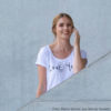 Damen-Shirt mit weitem Halsausschnitt und lässiger Passform - weiß - Image 2