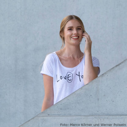 Damen-Shirt mit weitem Halsausschnitt und lässiger Passform - weiß - Image 2